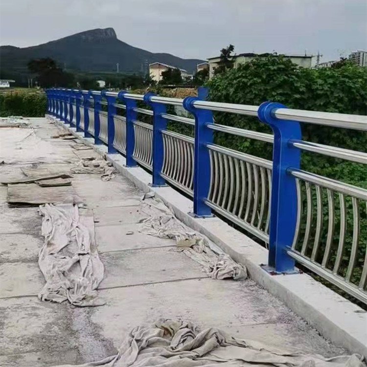 人行横道护栏